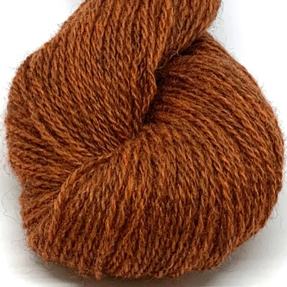 2103 cognac Hillesvåg Ullvarefabrikk Varde aito norjalainen villalanka väri 2103 cognac. Aran -vahvuinen lanka. 100 gramman vyyhdissä on 200 metriä lankaa.