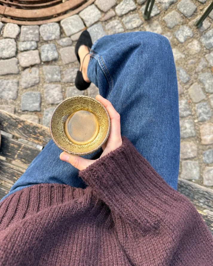 hannahsweaterv-necklacabra7