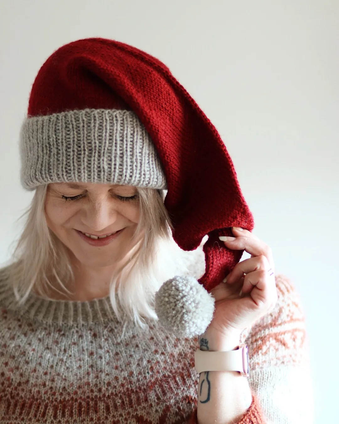 Hannemari Designin suunnittelema ohje, neulottu tonttulakki